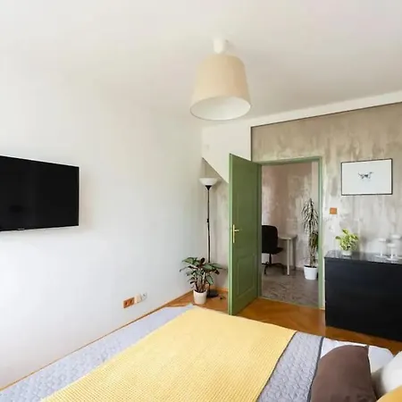 Huge 5-bedrooms Near Castle * Praga