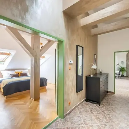 Apartamento Huge 5-bedrooms Near Castle Praga