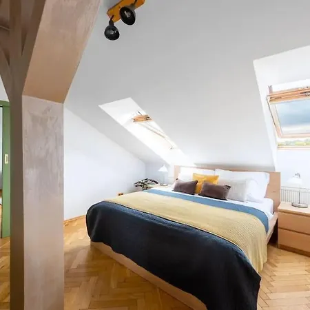 Huge 5-bedrooms Near Castle Apartamento *