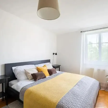 Apartamento Huge 5-bedrooms Near Castle Praga