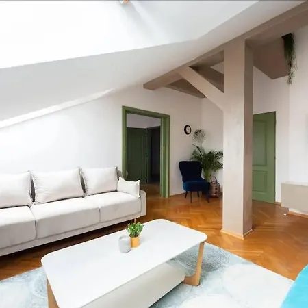 Huge 5-bedrooms Near Castle Apartamento Praga